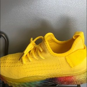 Women’s tennis shoes